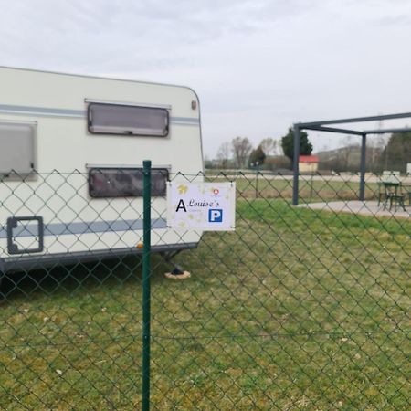 Louise'S Camper Hotel Neusiedl an der Zaya Exterior foto